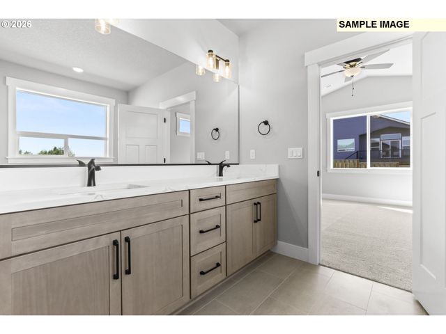 618 Ne TRILLIUM Dr 62, Estacada, OR 97023