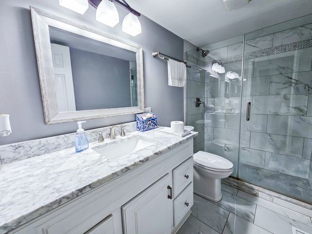 170 Inverness Court 1, Elk Grove Village, IL 60007