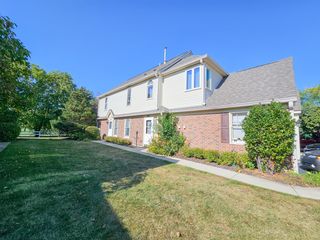170 Inverness Court 1, Elk Grove Village, IL 60007