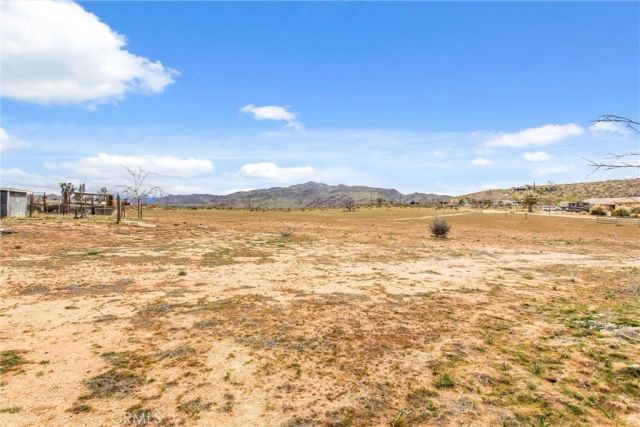 26525 Papago Road, Apple Valley, CA 92307