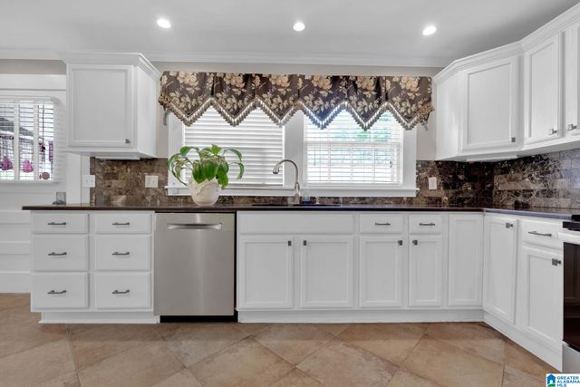 301 WILLIAMS AVENUE, Hanceville, AL 35077