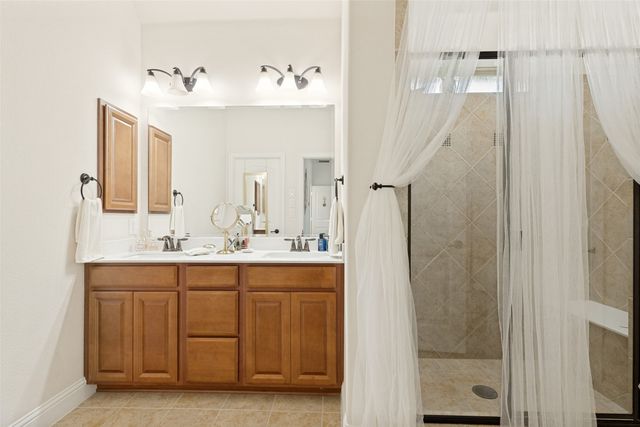 8600 Mccutchins Drive, Mckinney, TX 75070