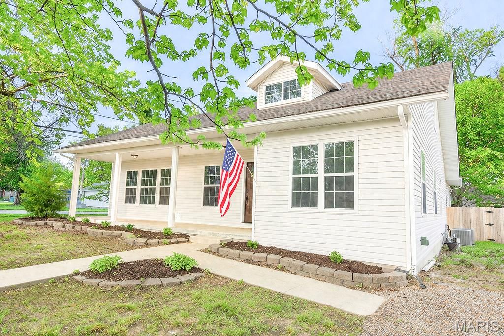 802 Hale Avenue, Edwardsville, IL 62025