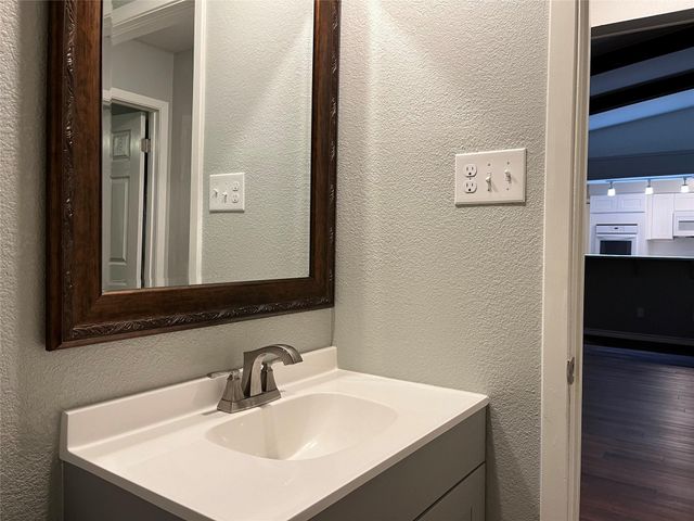 1619 E Cripple Creek DR, Austin, TX 78758