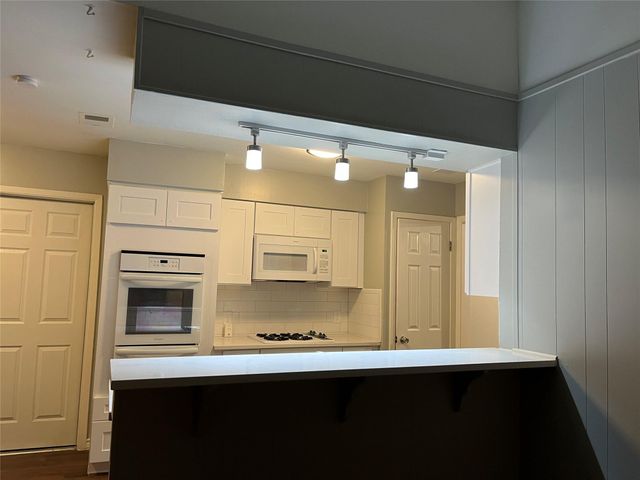 1619 E Cripple Creek DR, Austin, TX 78758