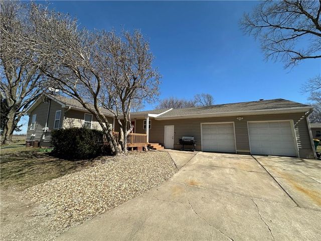 13641 Hollingsworth Road, Kansas City, KS 66109