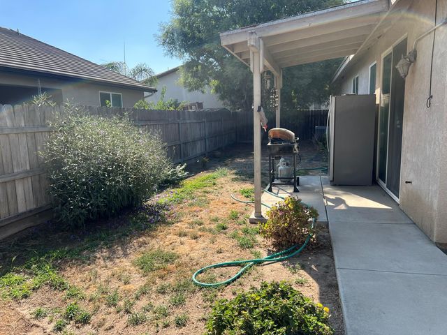 2727 Eshom Creek Court, Tulare, CA 93274