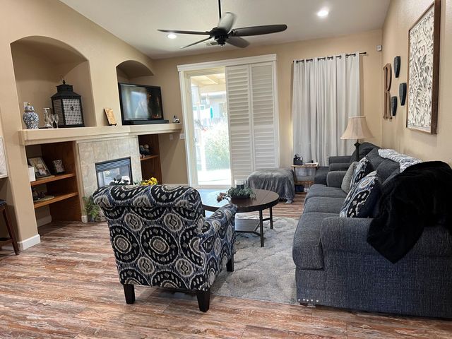 2727 Eshom Creek Court, Tulare, CA 93274