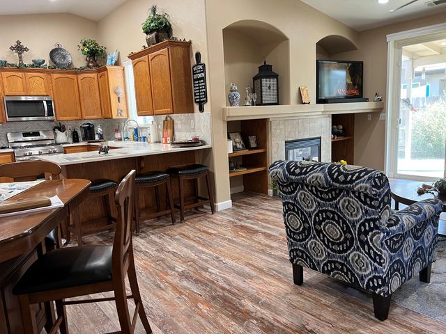 2727 Eshom Creek Court, Tulare, CA 93274