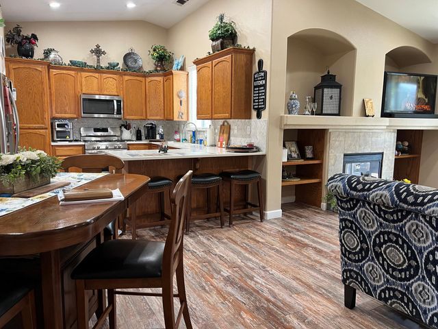 2727 Eshom Creek Court, Tulare, CA 93274