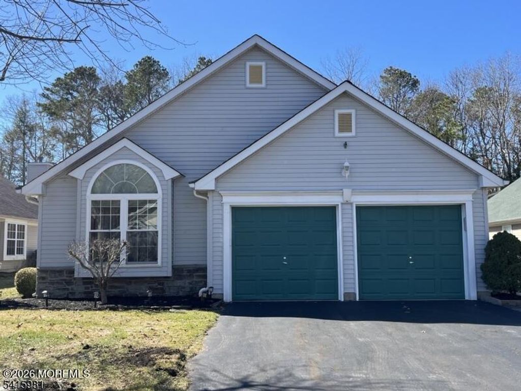 2894 Lenox Street, Toms River, NJ 08755