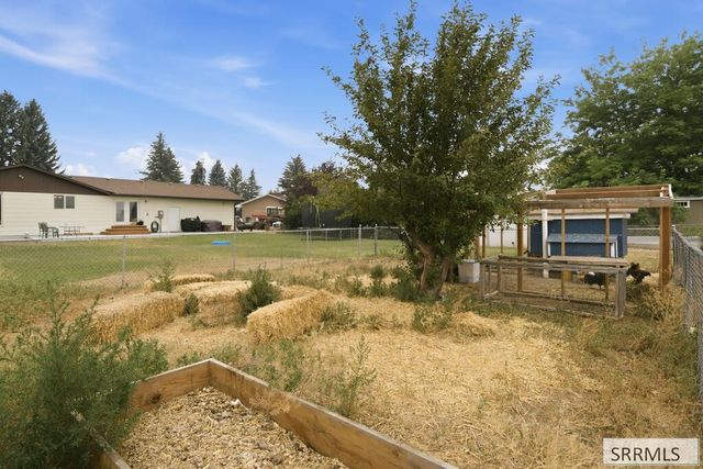 682 E 1100 N, Shelley, ID 83274