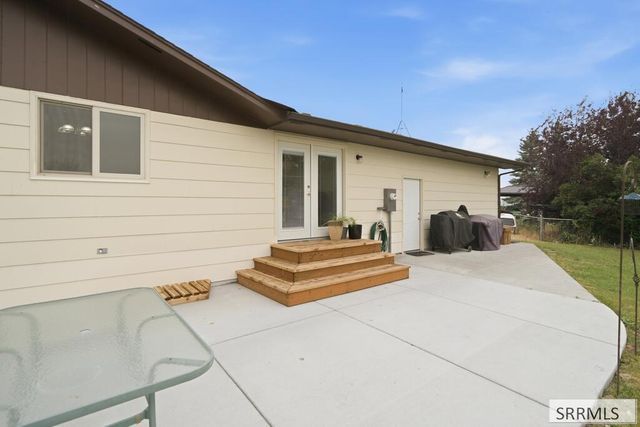 682 E 1100 N, Shelley, ID 83274