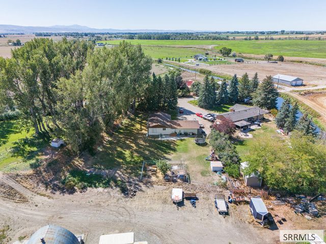 682 E 1100 N, Shelley, ID 83274