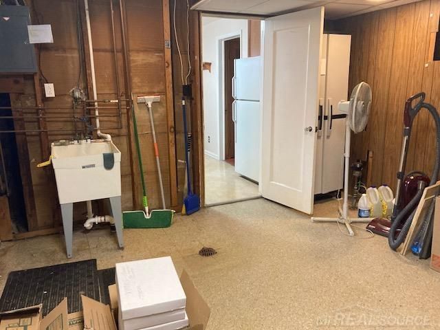 8641 Harding Street, Center Line, MI 48015