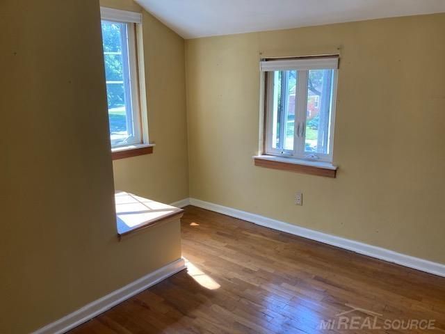 8641 Harding Street, Center Line, MI 48015