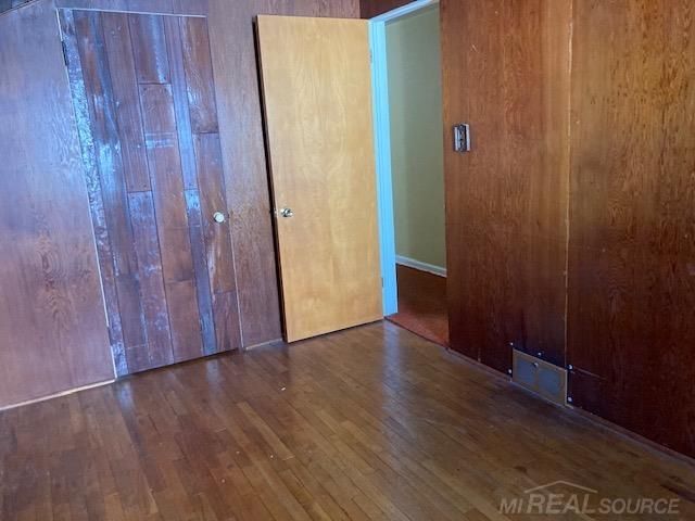 8641 Harding Street, Center Line, MI 48015