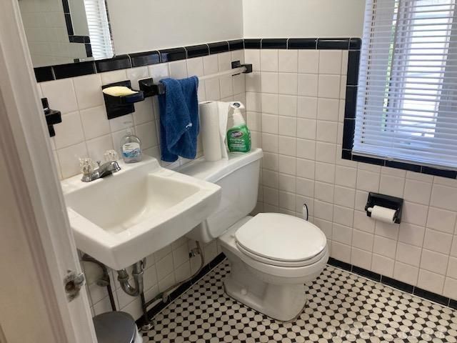 8641 Harding Street, Center Line, MI 48015