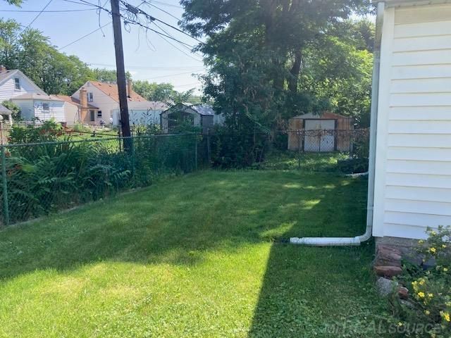 8641 Harding Street, Center Line, MI 48015