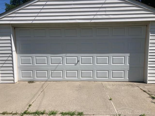 8641 Harding Street, Center Line, MI 48015