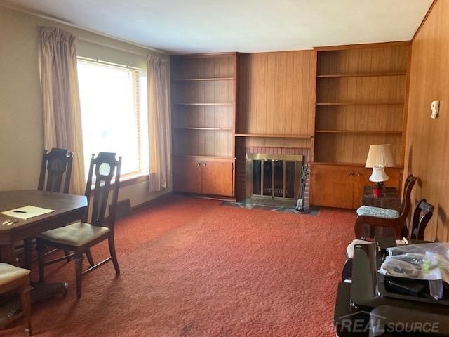 8641 Harding Street, Center Line, MI 48015