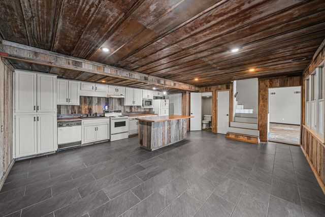 101 Woodland Pt, Estill Springs, TN 37330