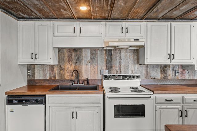 101 Woodland Pt, Estill Springs, TN 37330