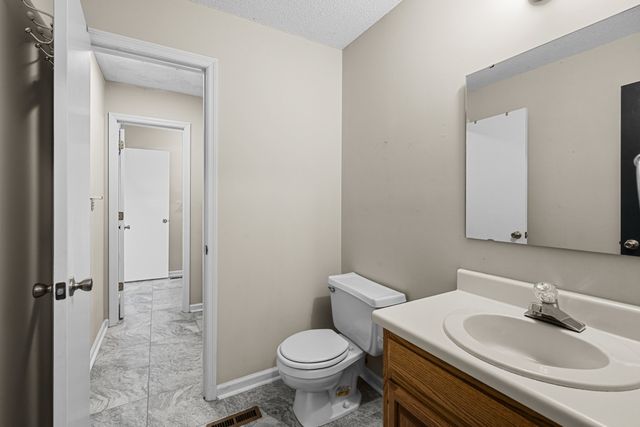 101 Woodland Pt, Estill Springs, TN 37330
