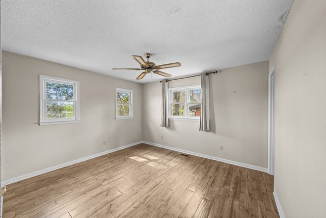 101 Woodland Pt, Estill Springs, TN 37330