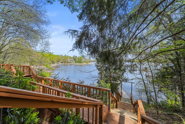 101 Woodland Pt, Estill Springs, TN 37330
