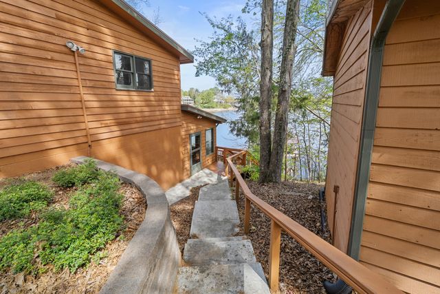101 Woodland Pt, Estill Springs, TN 37330