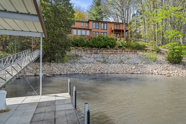 101 Woodland Pt, Estill Springs, TN 37330