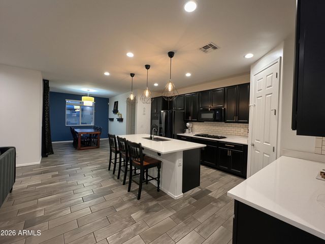 7914 W PUEBLO Avenue, Phoenix, AZ 85043