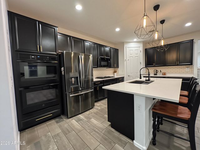 7914 W PUEBLO Avenue, Phoenix, AZ 85043