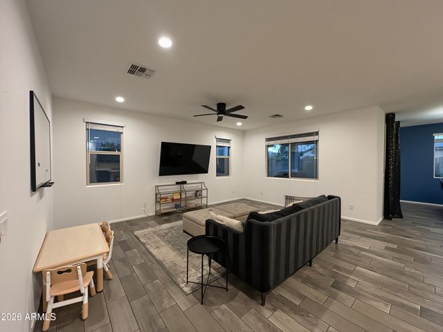 7914 W PUEBLO Avenue, Phoenix, AZ 85043