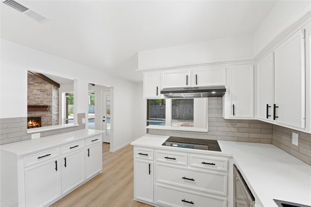 1907 Tangle Lake Drive, Kingwood, TX 77339
