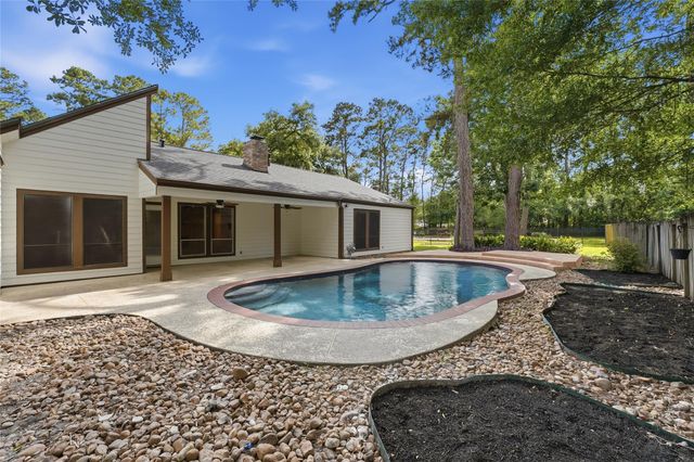 1907 Tangle Lake Drive, Kingwood, TX 77339