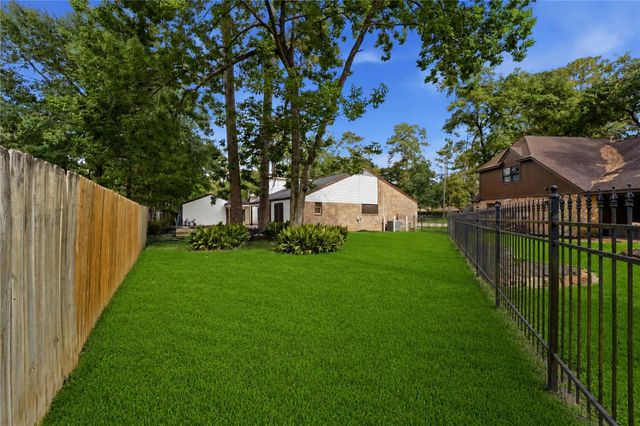 1907 Tangle Lake Drive, Kingwood, TX 77339