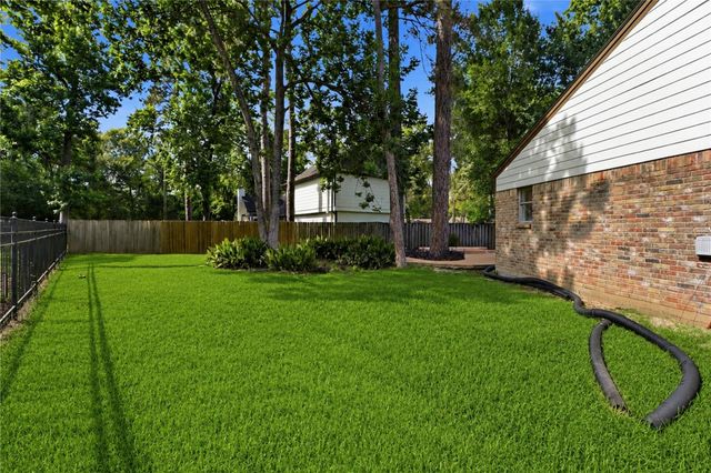 1907 Tangle Lake Drive, Kingwood, TX 77339