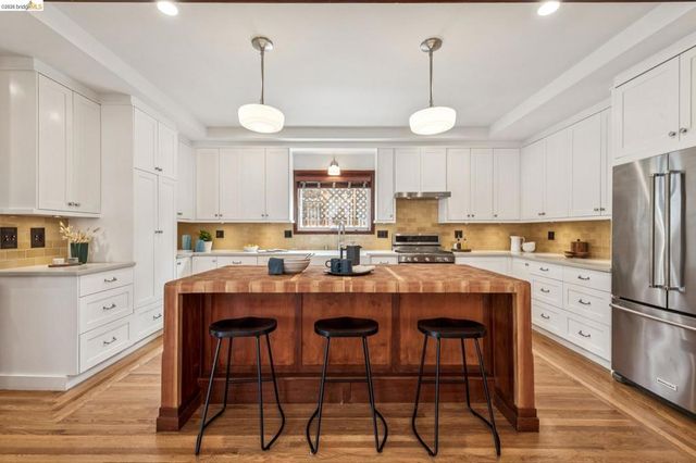 3943 Park Blvd, Oakland, CA 94602