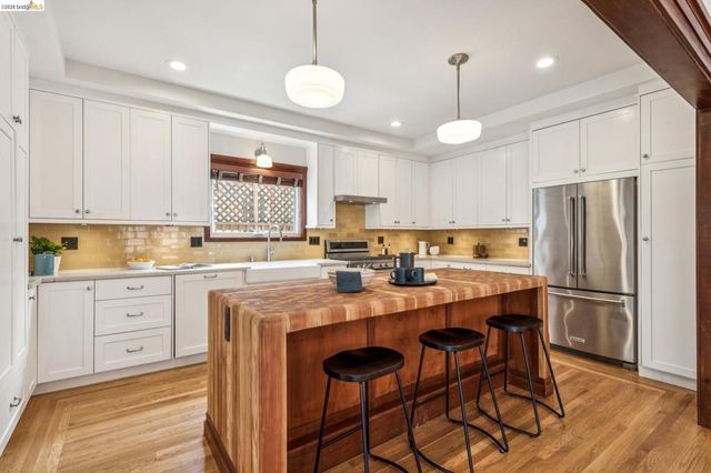 3943 Park Blvd, Oakland, CA 94602