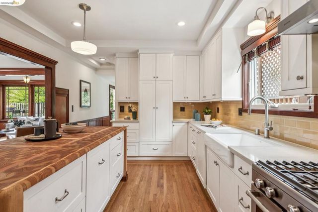 3943 Park Blvd, Oakland, CA 94602
