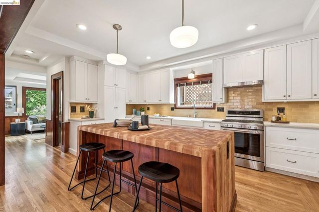 3943 Park Blvd, Oakland, CA 94602