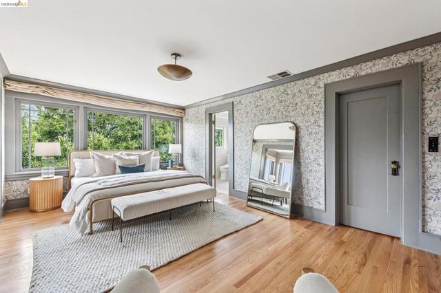 3943 Park Blvd, Oakland, CA 94602