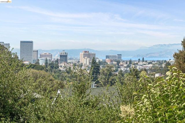 3943 Park Blvd, Oakland, CA 94602