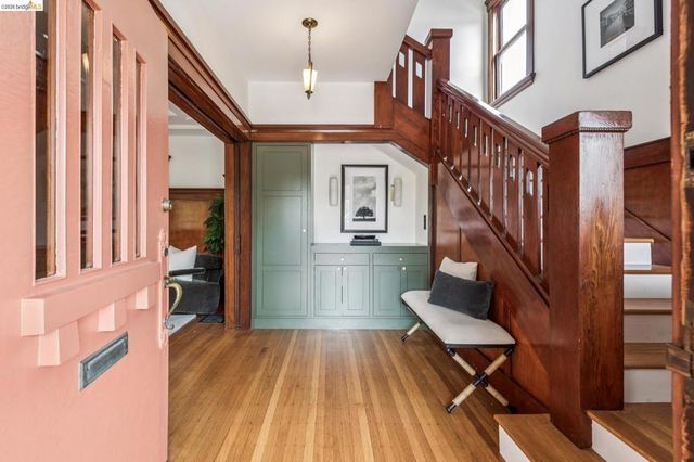 3943 Park Blvd, Oakland, CA 94602