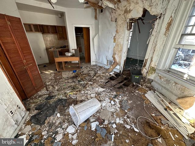 221 W APSLEY ST, Philadelphia, PA 19144