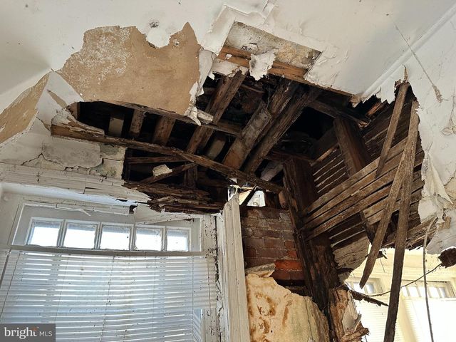 221 W APSLEY ST, Philadelphia, PA 19144