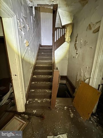 221 W APSLEY ST, Philadelphia, PA 19144