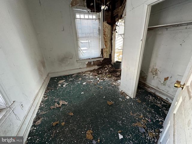 221 W APSLEY ST, Philadelphia, PA 19144